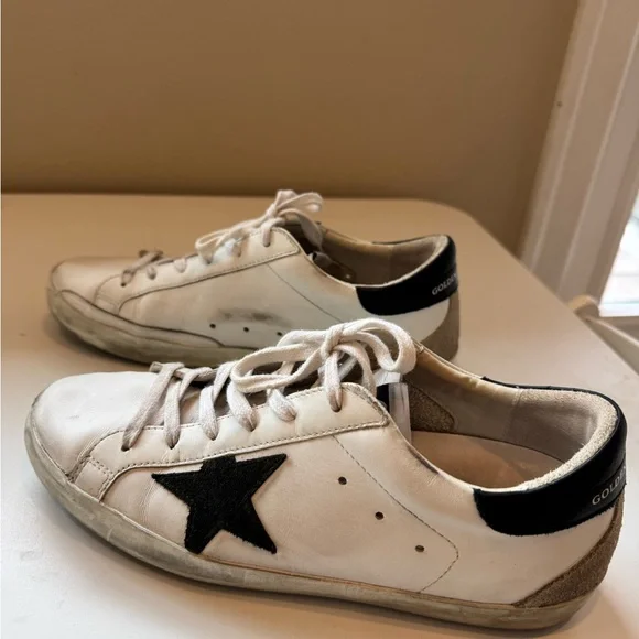 Golden Goose Sneakers white with Dark Green Star Detail - Picture 2 of 4